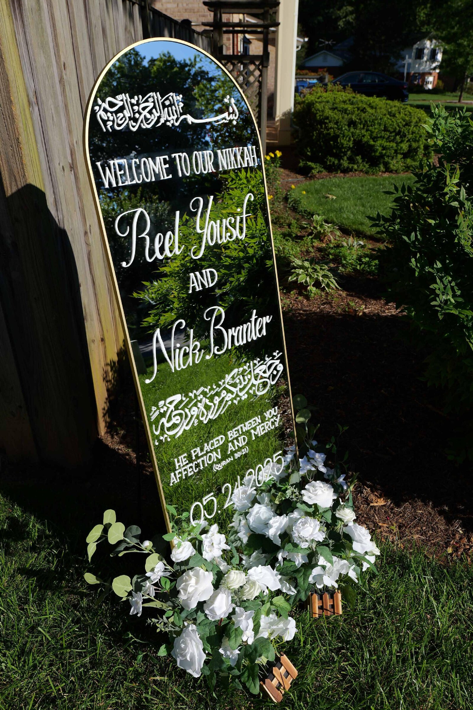Full antique mirror wedding sign installed for guests